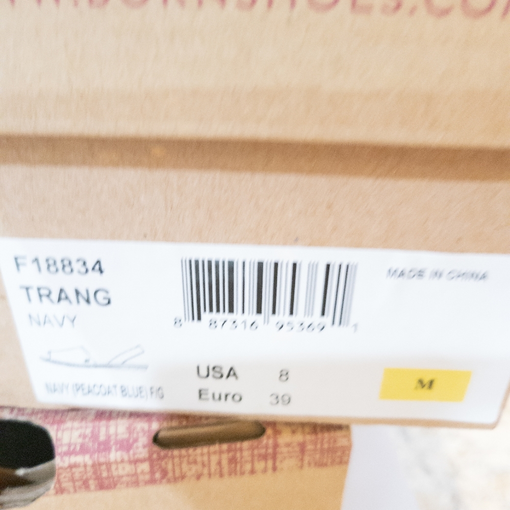 Born Trang Sandals -8 - Picture 6 of 6